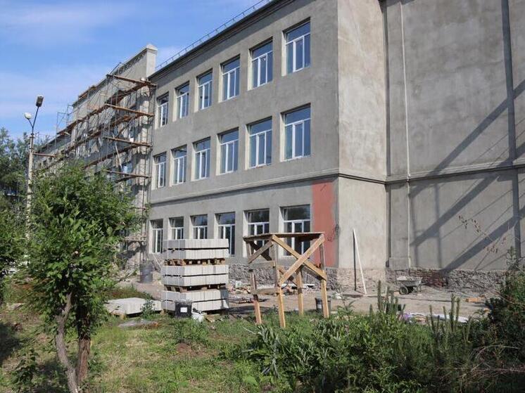 Подрядчик серьезно отстал от графика с капремонтом школы №10 в Абакане