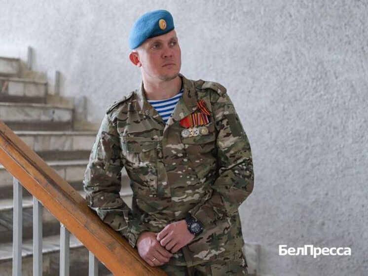 Александр вернулся домой с наградами.