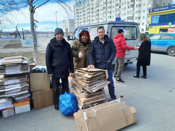 Тонну макулатуры собрали в рамках «БумБатла» сотрудники Госстройнадзора ЯНАО