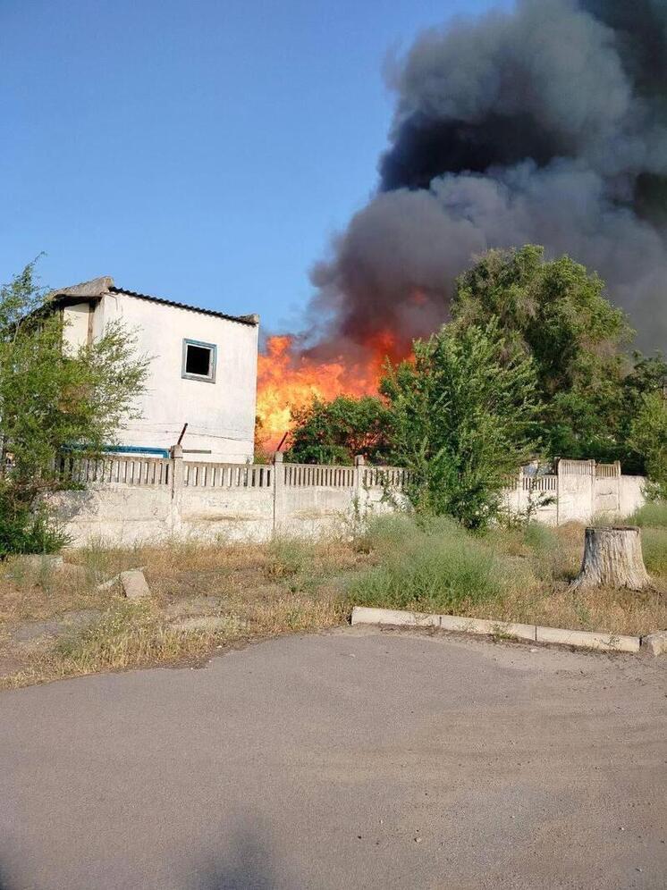 Сальдо: во время обстрела ВСУ ранен мужчина и загорелись 3 дома и 2 гаража
