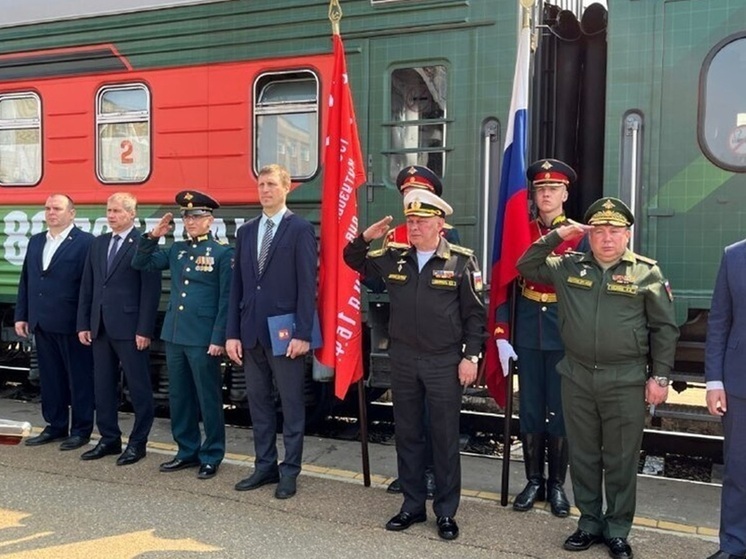 Легендарный поезд с военной техникой прибыл в Екатеринбург