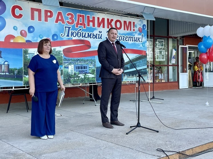 В посёлке Энергетик второй день подряд прошли праздничные мероприятия, посвящённые Дню России