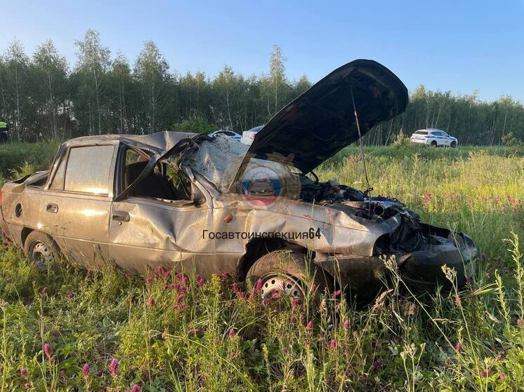 Рано утром под Саратовом в ДТП погиб водитель иномарки