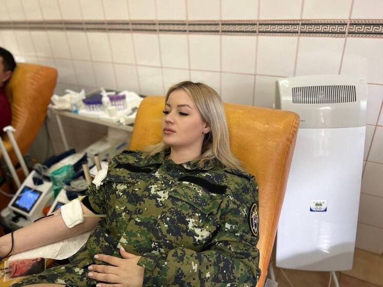 Офицеры СУ СК России по Ленобласти стали донорами крови
