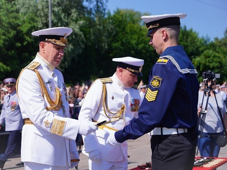 В Балтийском высшем военно-морском училище прошел выпуск 112 офицеров
