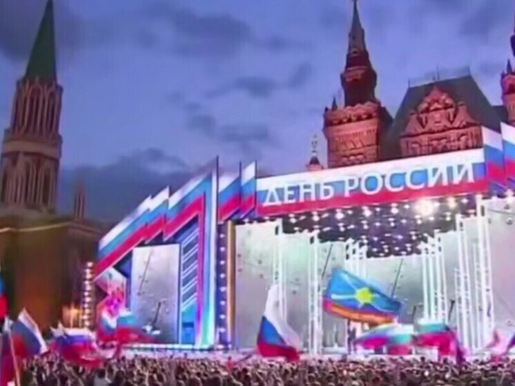 Херсонская артистка спела с Дмитрием Певцовым на Красной площади