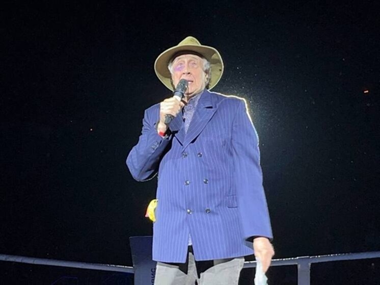 Актер Сергей Мигицко с фингалом зачитал стихи на кикбоксерском поединке в Питере