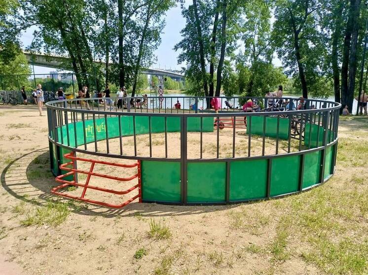 На городском пляже Красноярска появилась площадка для игры в панна-футбол