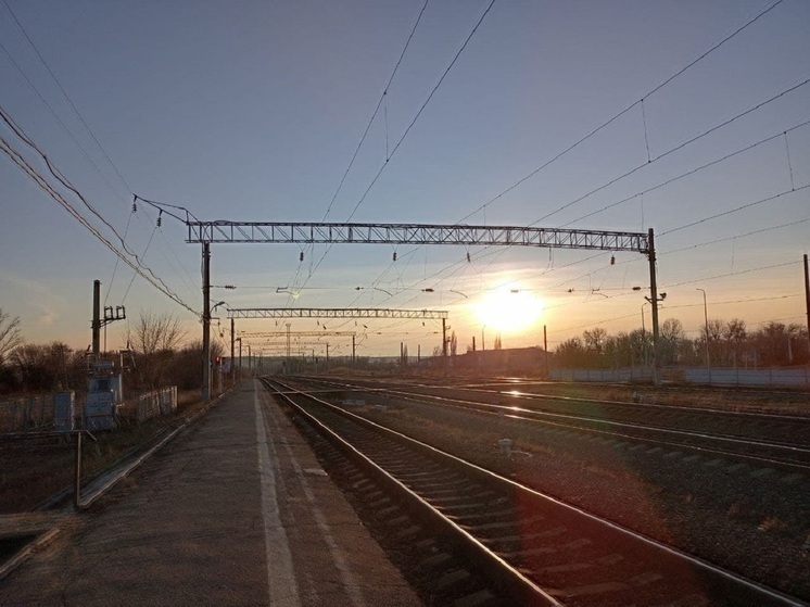 В Саратовской области задержали два поезда и электричку