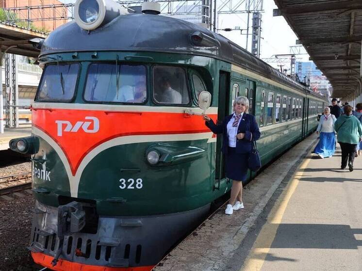 Во Владивостоке запустили ретроэлектричку из детства