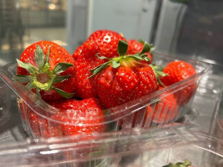 Жителям Хакасии посоветовали есть 5 клубник в день для наполнения организма витамином С