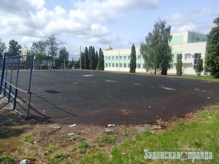 В Задонске демонтировали спортивную площадку из-за аварийного состояния
