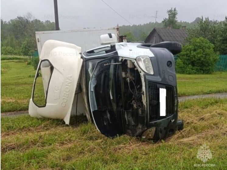 Сотрудники МЧС спасли участника ДТП под Спас-Деменском
