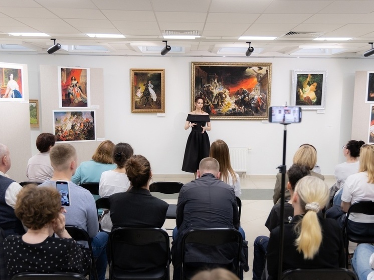 В Выставочном зале Дворца культуры «Арктика» прошла авторская лекция