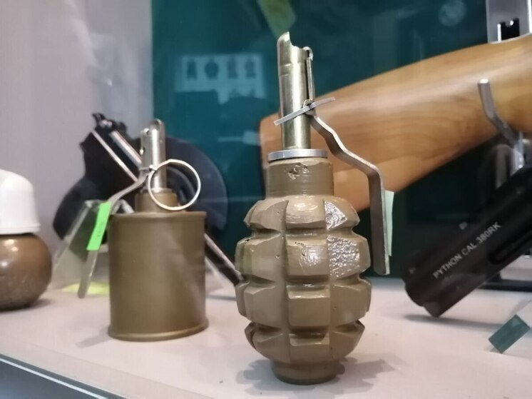 Хулиганы со страйкбольной гранатой решили поиграться с незнакомцем в Петербурге