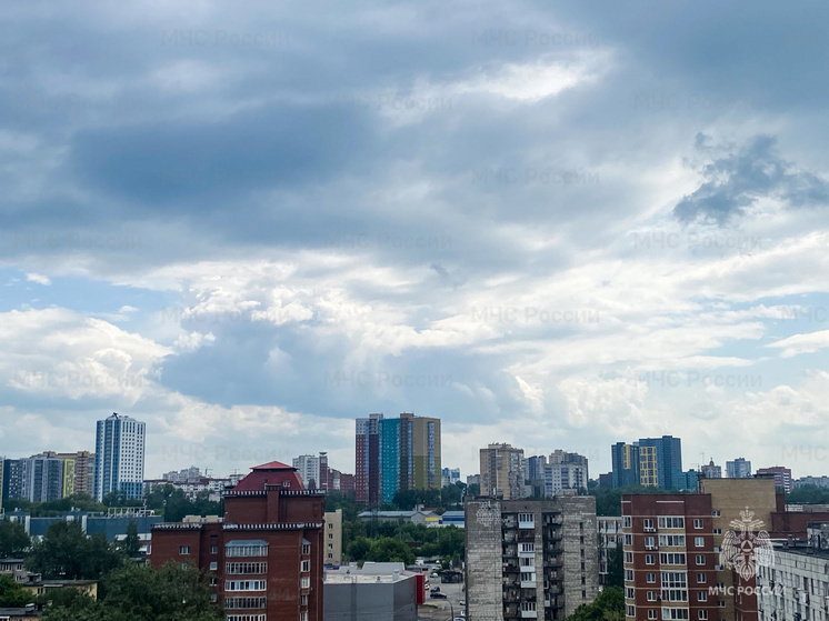 МЧС: жуткая ночная гроза в Перми может иметь продолжение