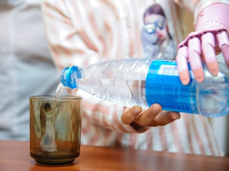 Волгоградцам рассказали, какую воду лучше и безопаснее пить летом