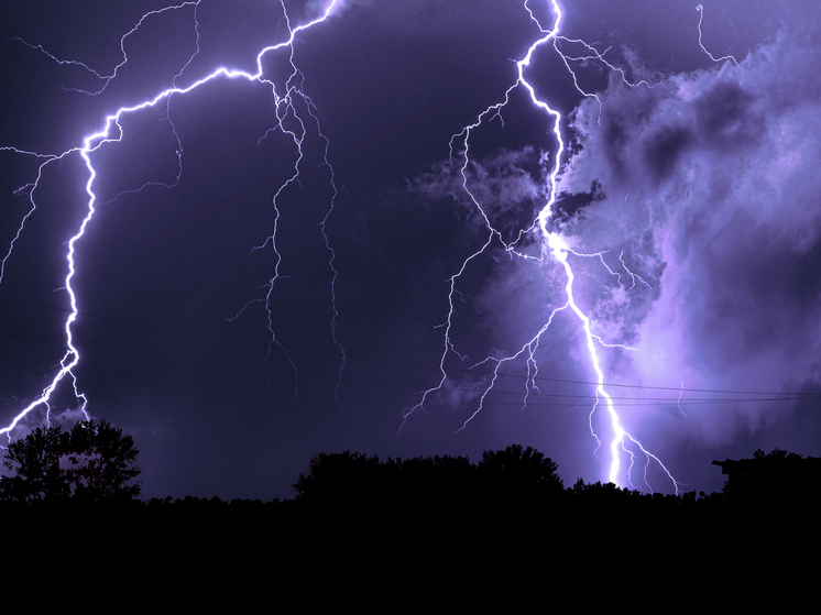 Гроза, град и ливни обрушатся на Томскую область 16 июня