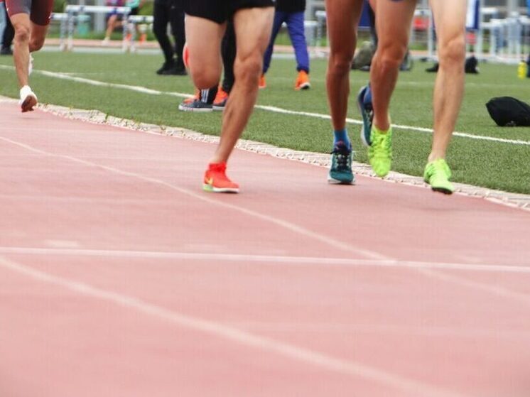 Александр Моедо победил на 5000 метров и вышел в финал чемпионата Якутии по легкой атлетике