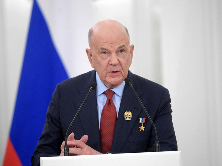 Главный врач Краевой клинической больницы №1 Владимир Порханов поздравил коллег с профессиональным праздником