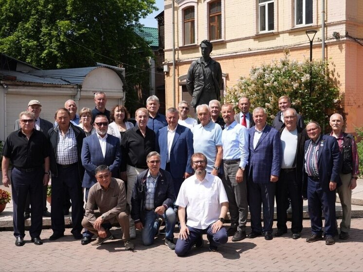 В Иркутской области почтили память первого губернатора Юрия Ножикова