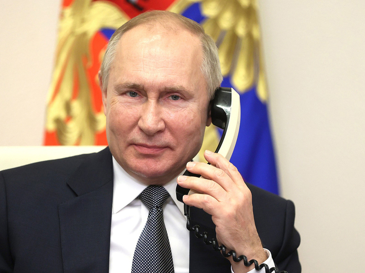 Путин позвонил Трампу и поздравил с днем рождения
