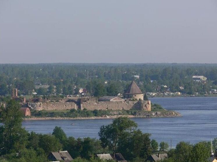 В Шлиссельбурге первые три пары сыграли свадьбы в «Домике на пристани»