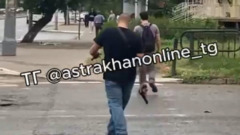 В Астрахани мужчина разгуливал по городу с пистолетом в руках