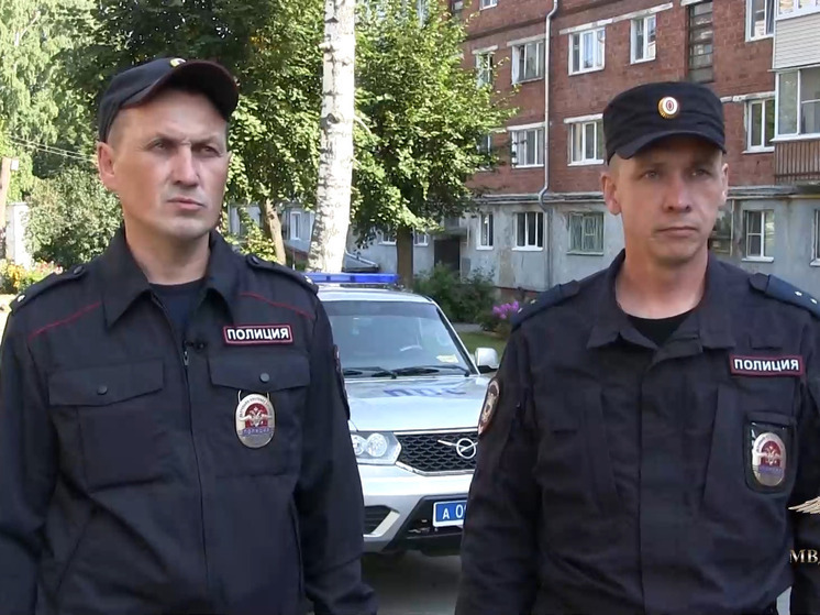 Полицейские из Новочебоксарска награждены медалями за спасение детей из пожара