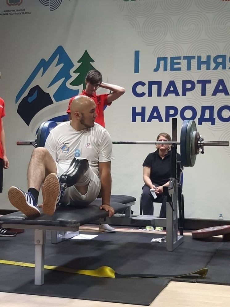 Вадим Кара-оол из Тувы стал 4-ым по пауэрлифтингу среди сибирских ветеранов СВО