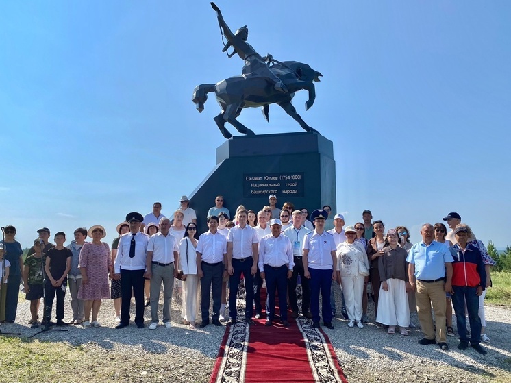 В Салаватском районе Башкирии открыли памятник Салавату Юлаеву