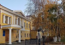 Магазин в казахстанском городе Уральск разместил табличку со светящейся фразой "Русским не место в Орале"