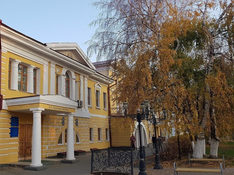 Магазин в Казахстане повесил светящуюся табличку "Русским не место"
