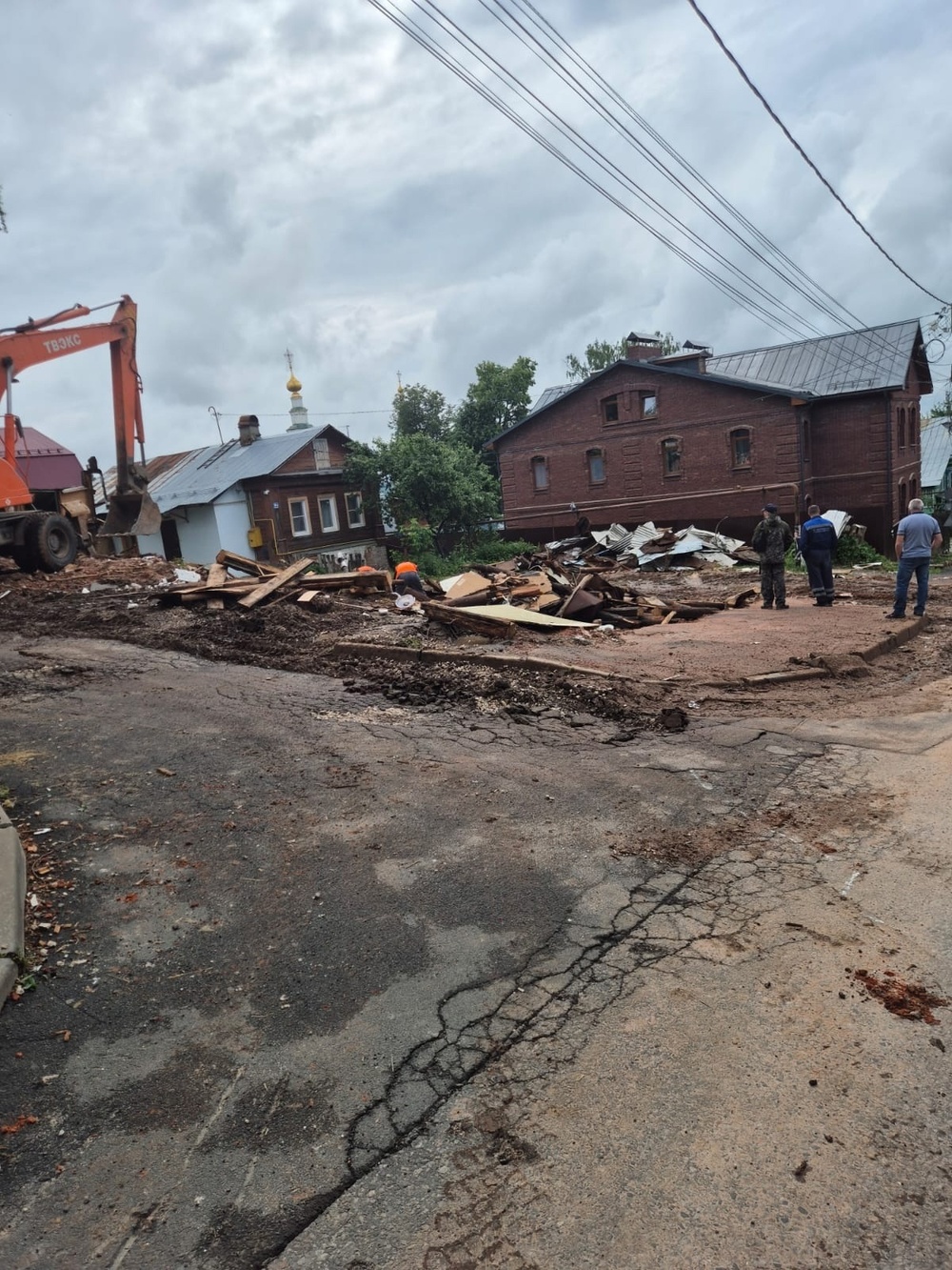 В центре Владимира снесли дом, пострадавший из-за неудачного ремонта
