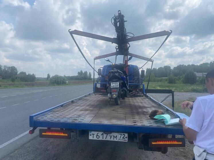 В Тюменской области сотрудники ГИБДД задержали несовершеннолетнего скутериста