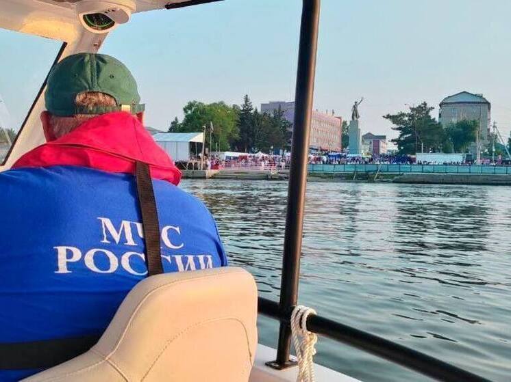 В Алтайском крае на родителей составляют протоколы за оставление детей у воды