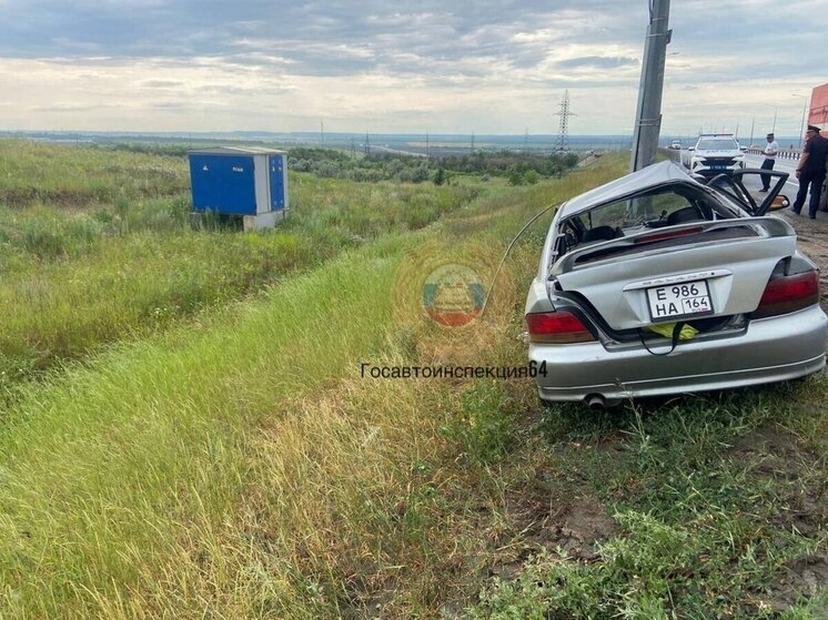 Водитель Mitsubishi пострадал в столкновении со столбом на СКАД