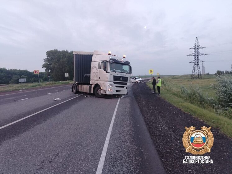 Водитель легковушки погиб в ДТП с двумя грузовиками