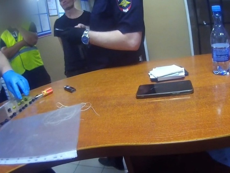 В Барнауле полицейские задержали томича с 21 свертком героина