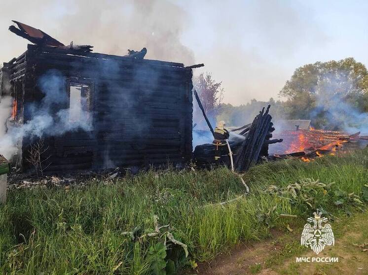 СКР выясняет обстоятельства гибели человека при пожаре в жилом доме