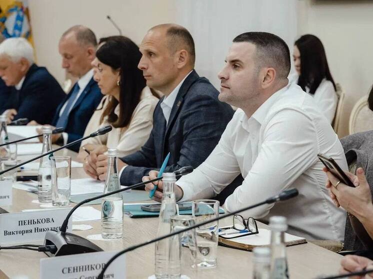 Котляров отчитался о ходе работ в парке Новая Боевка в Курске