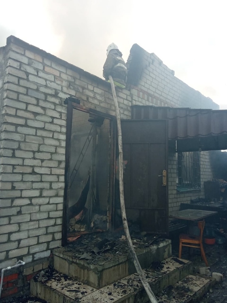В Октябрьском районе сгорел дачный дом