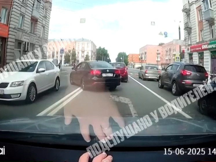 Лихач на черной иномарке несколько раз грубо нарушил правила на дорогах Твери
