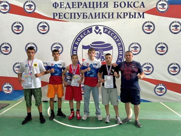 Золото и бронзу привезли херсонские боксеры с соревнований в Симферополе