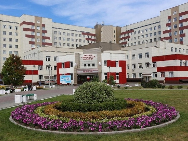 75 лет служения здоровью: Краевая клиническая больница Алтайского края отмечает юбилей