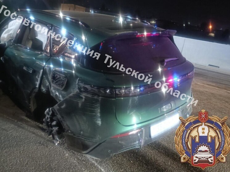 В Туле водитель иномарки наехал на опору путепровода