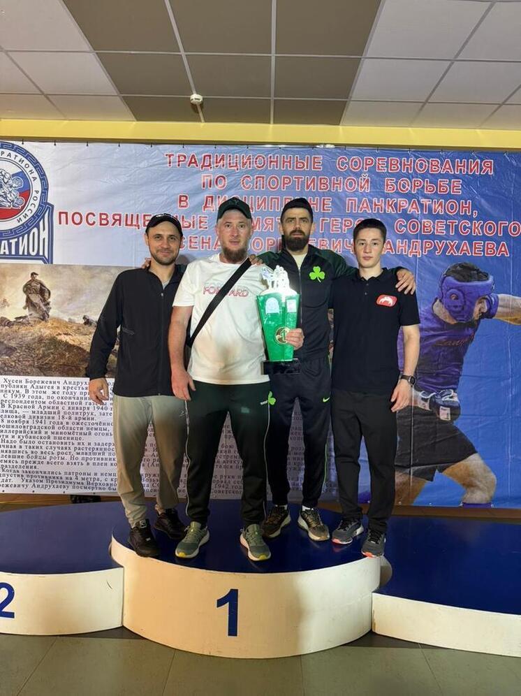 Борцы из Минвод заняли первое место на соревнованиях в Майкопе