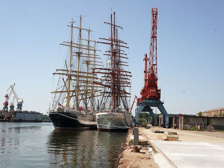 Парусник «Крузенштерн» пересек экватор