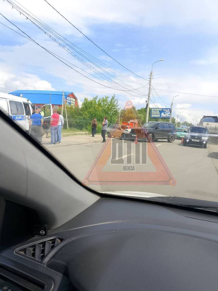 В Пензе авария на выезде из Шуиста спровоцировала пробку