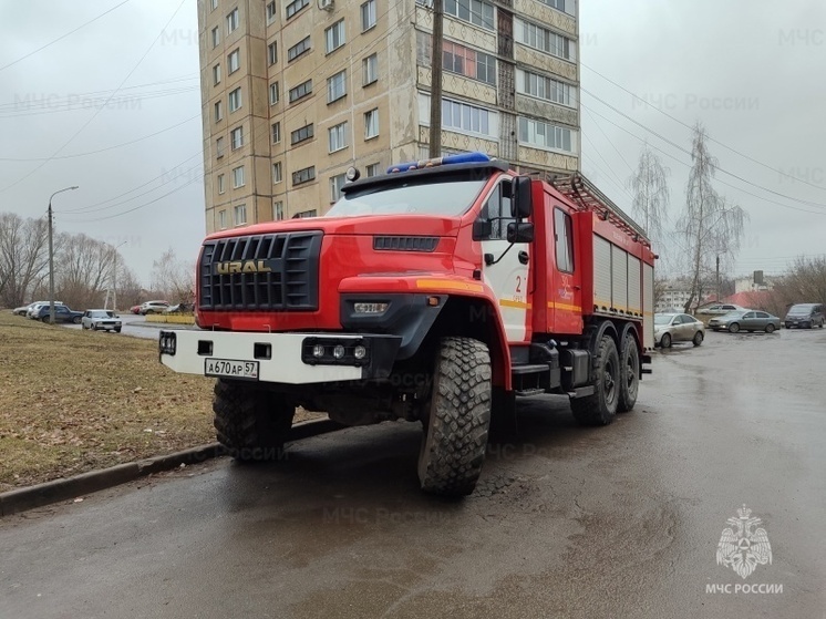 В Орловской области ребёнок остался один в квартире с захлопнувшейся дверью